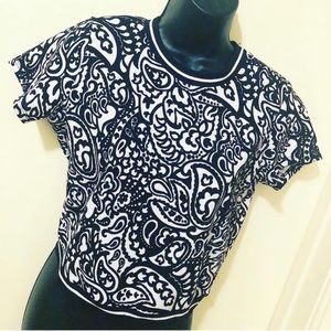 Black and white printed crop